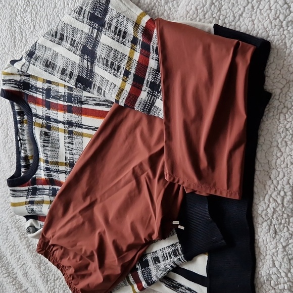 Sweater and capri as a set. - Picture 9 of 11